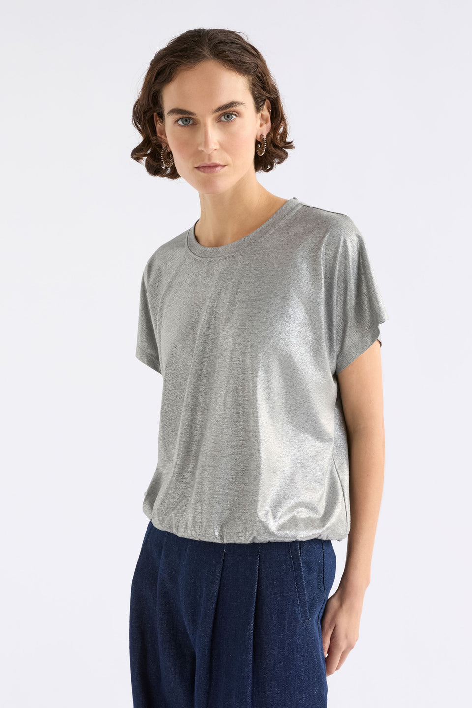 Maail Organic Cotton Elastic Hem Metallic Silver Jersey T-shirt Model Front | SILVER