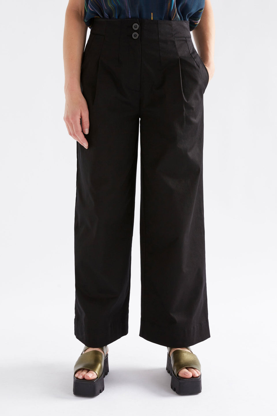 Ellem High Rise Cotton TENCEL stretch Tailored Women's Pant Model front crop | BLACK
