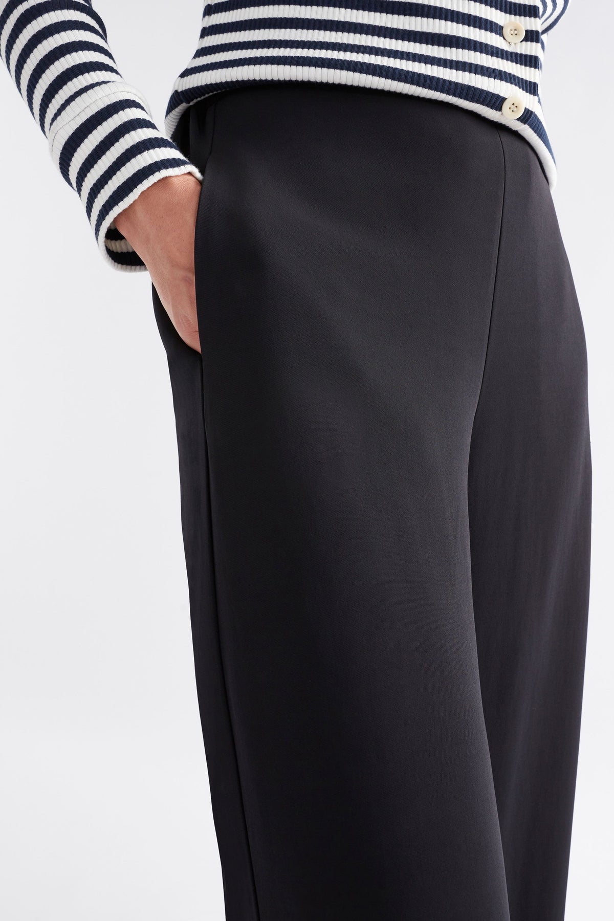 Alden Tailored Jersey Pant Model Front detail | BLACK