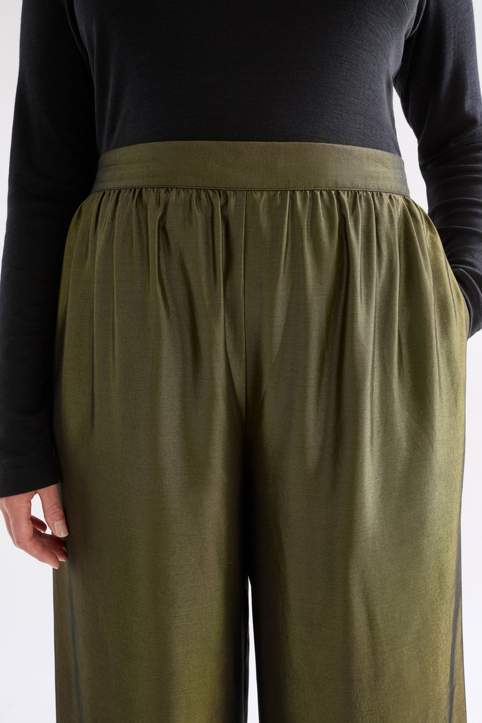 Medjal Wide Leg Metallic Culotte Pant Model Chanel Front detail | GOLD BLACK