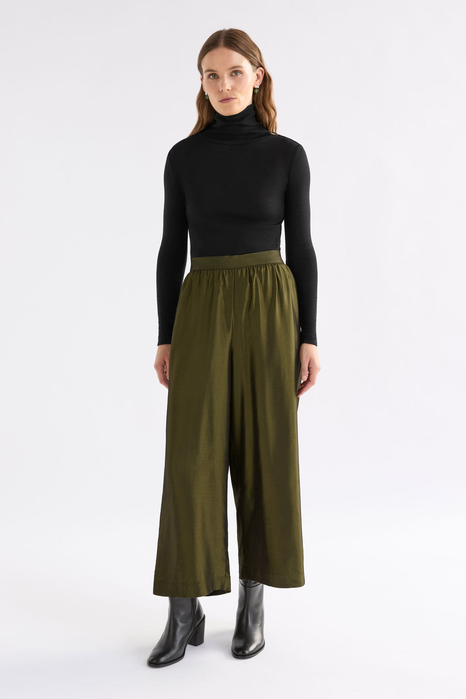 Medjal Wide Leg Metallic Culotte Pant Model Front | GOLD BLACK