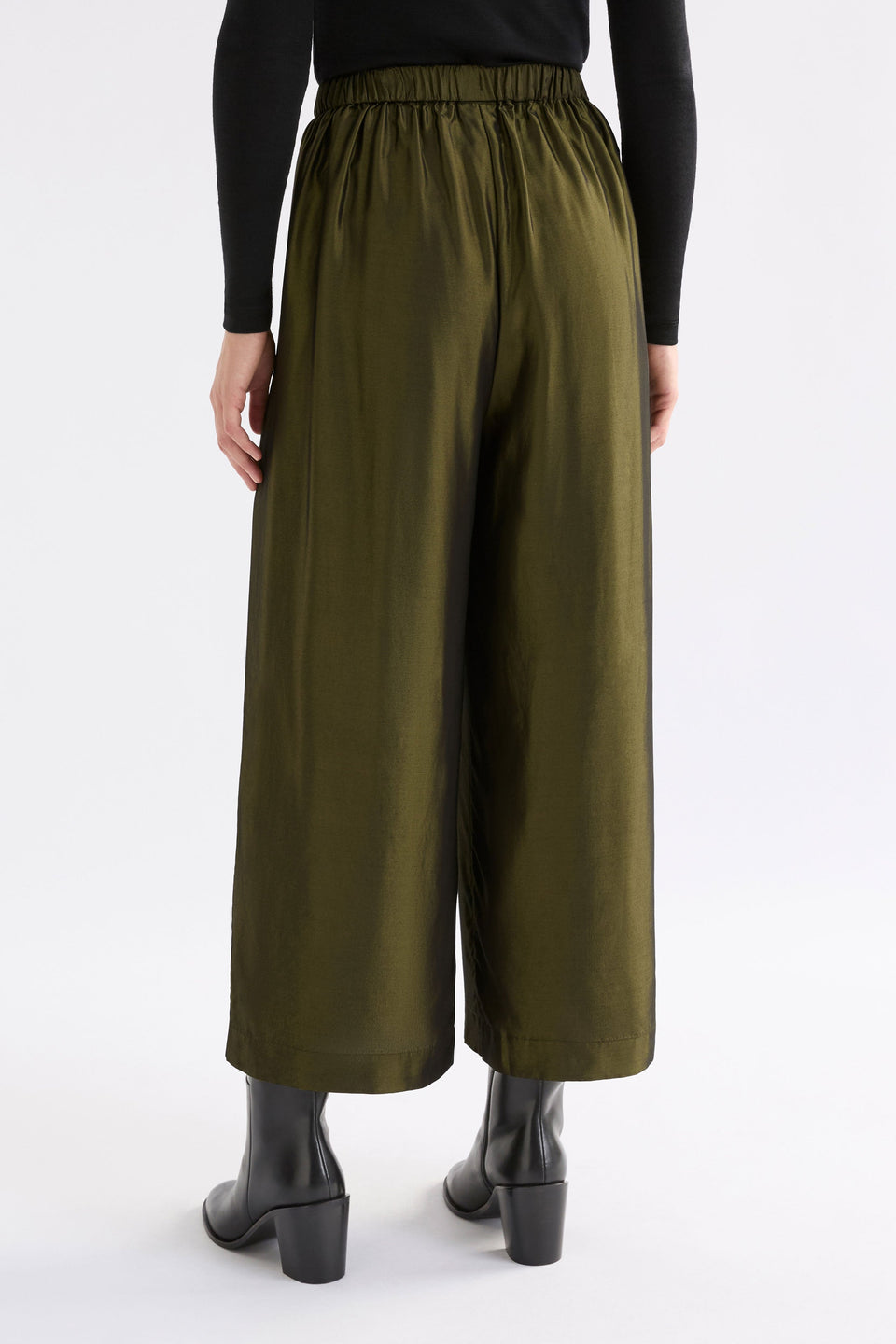 Medjal Wide Leg Metallic Culotte Pant Model Back | GOLD BLACK