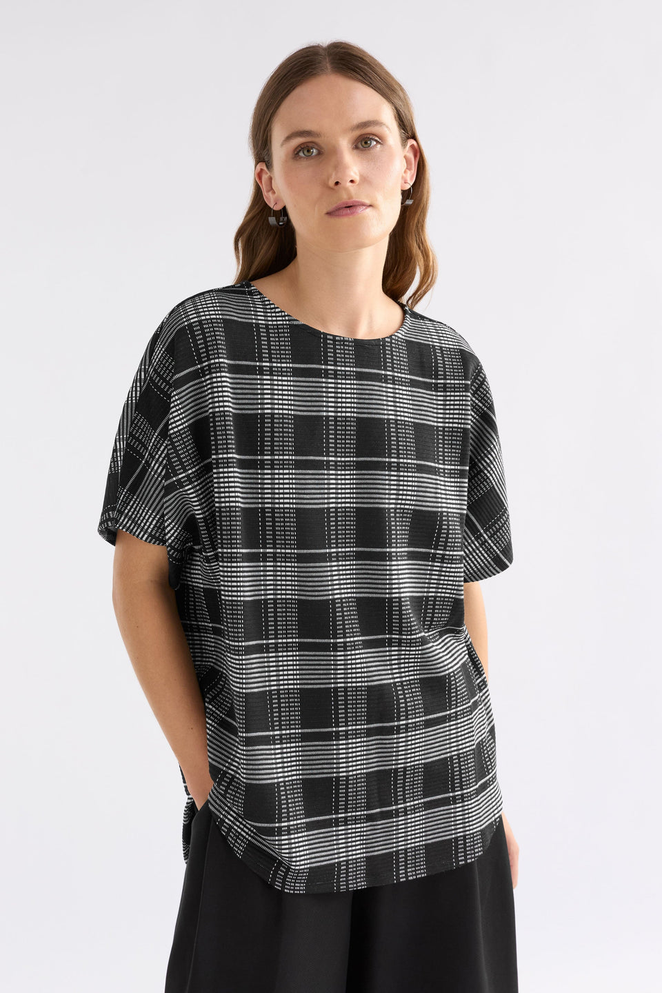 Mairea Jacquard Textured Check Stretch Tshirt Model Front | BLACK WHITE CHECK