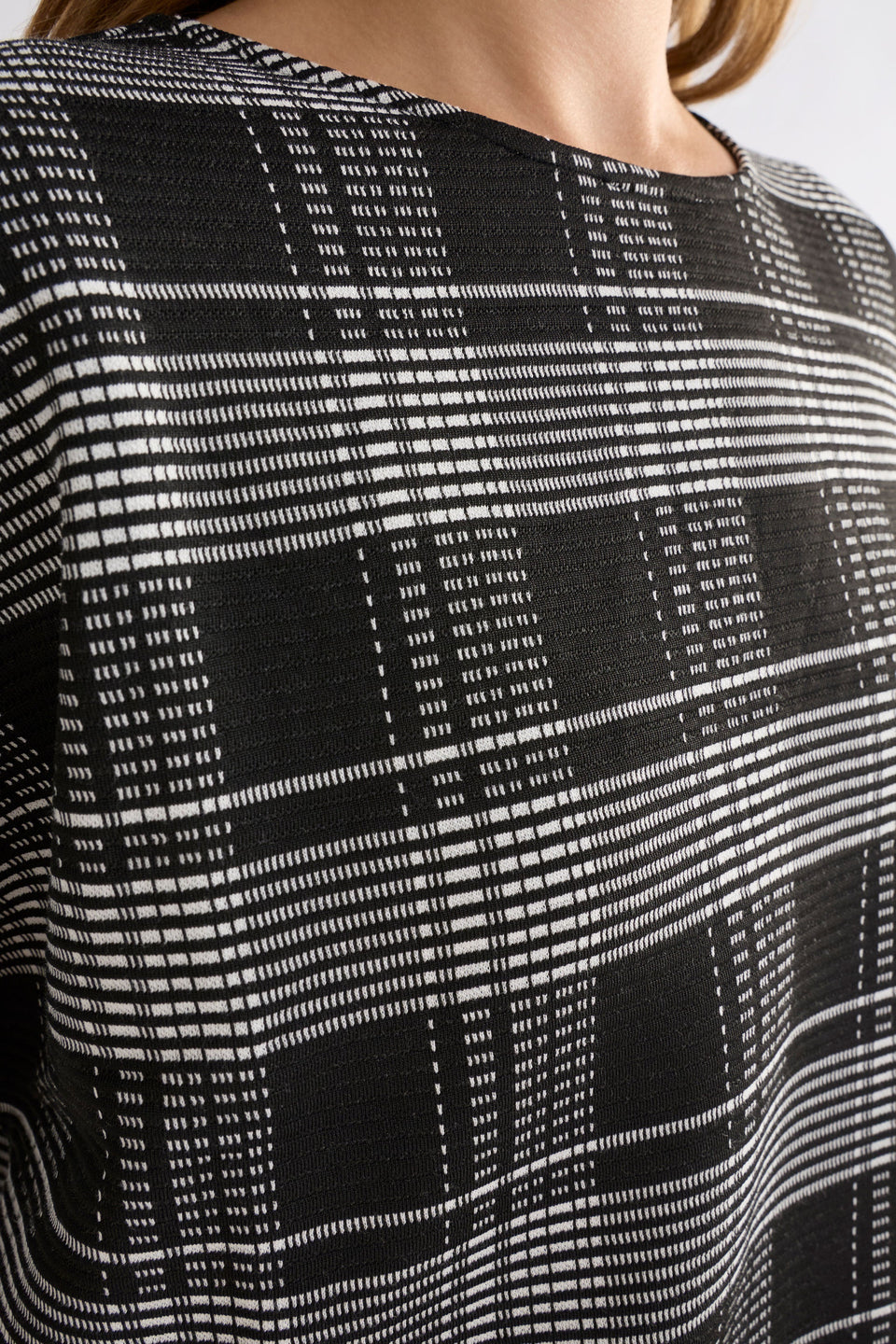 Mairea Jacquard Textured Check Stretch Tshirt Model Front Detail | BLACK WHITE CHECK