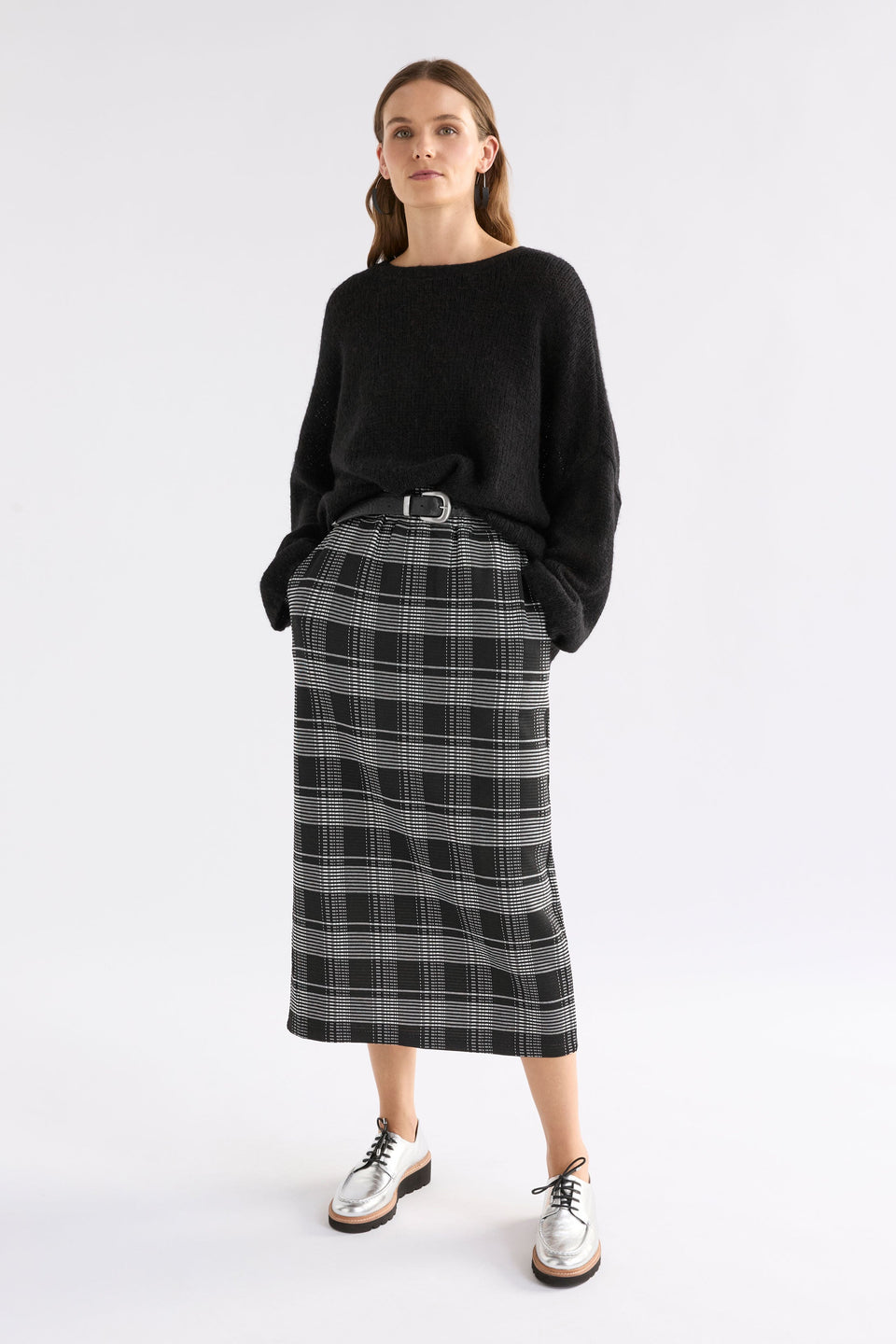 Mairea Jacquard Textured Check Stretch Pencil Skirt Model Front | BLACK WHITE CHECK