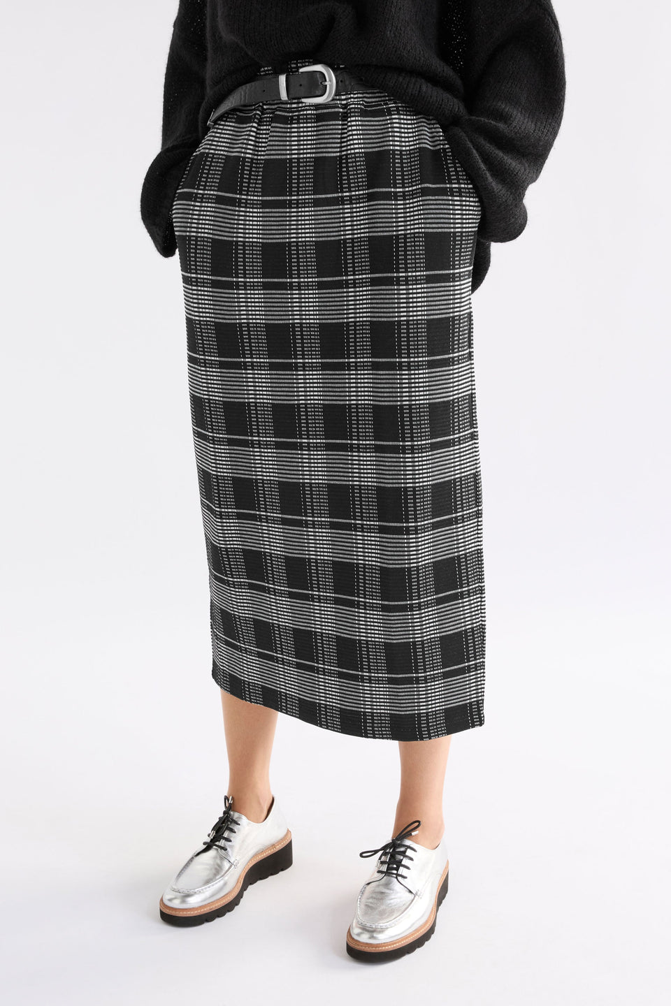 Mairea Jacquard Textured Check Stretch Pencil Skirt Model Front Crop | BLACK WHITE CHECK