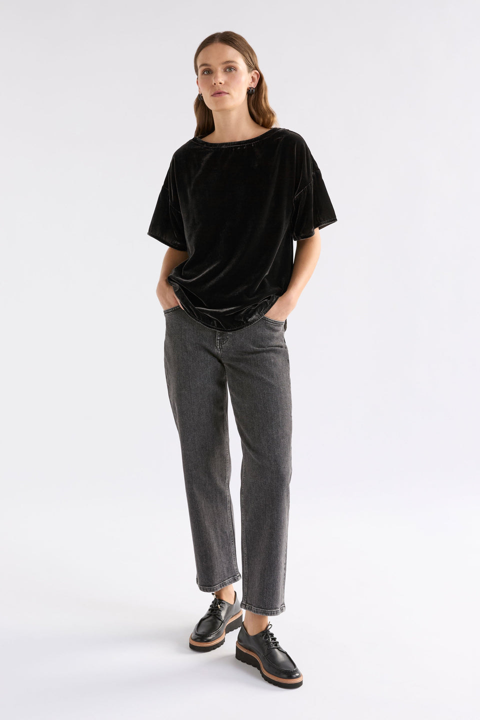 Suuri Boxy Sleeve Drop Shoulder Velvet Top Model Front Full Body | CHARCOAL