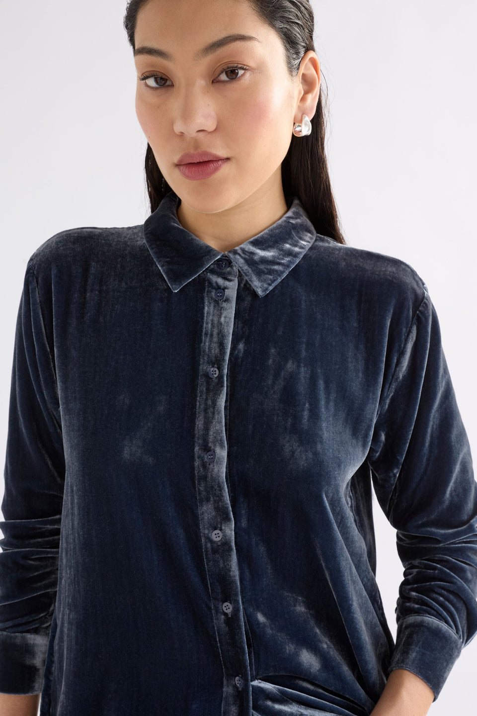 Suuri Velvet Scooped Hem Midi Shirt Dress Model Front detail | BLUE STEEL