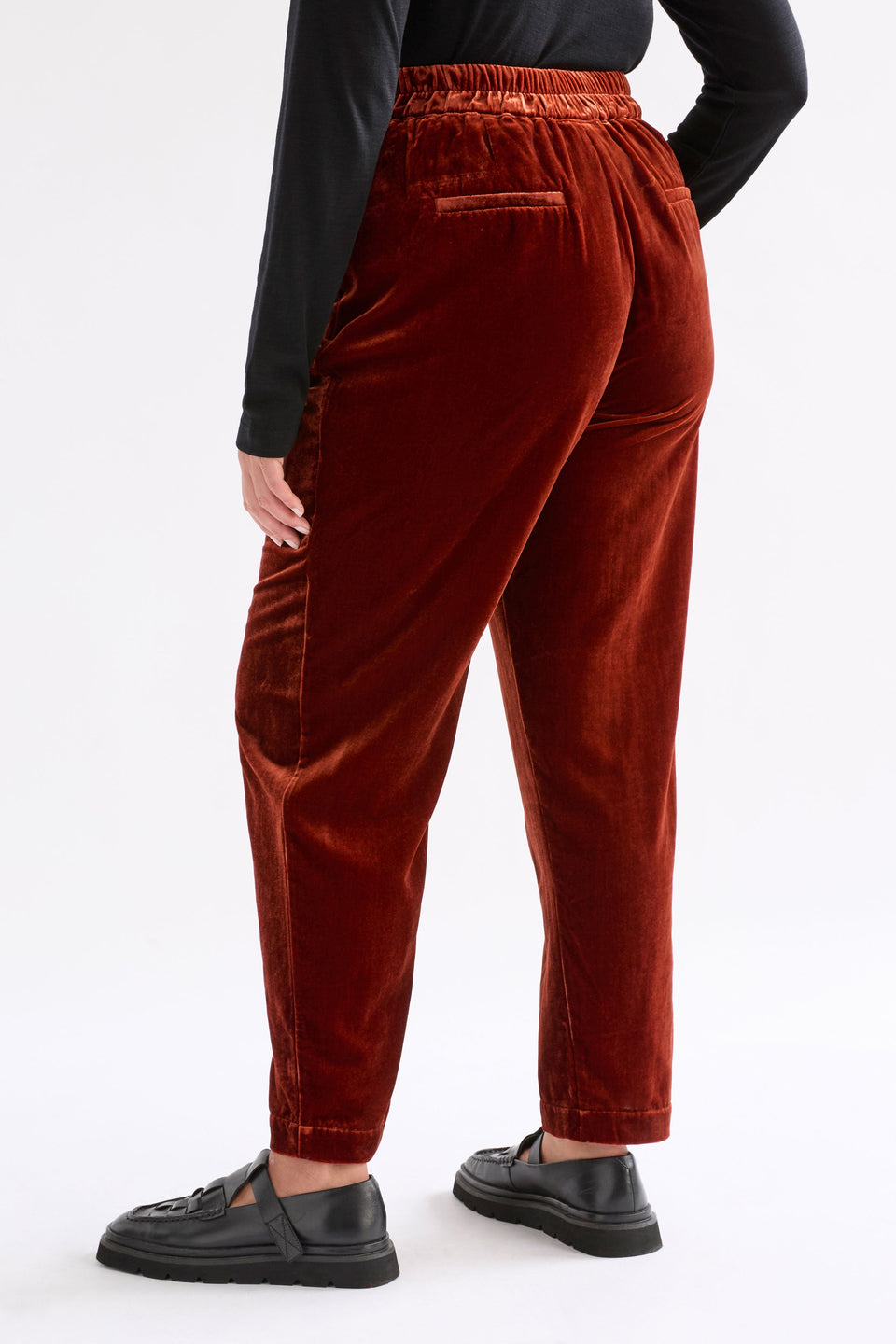 Suuri Flat-Front Waistband Tapered-Leg Velvet Pant Model Chanel back | SPICE