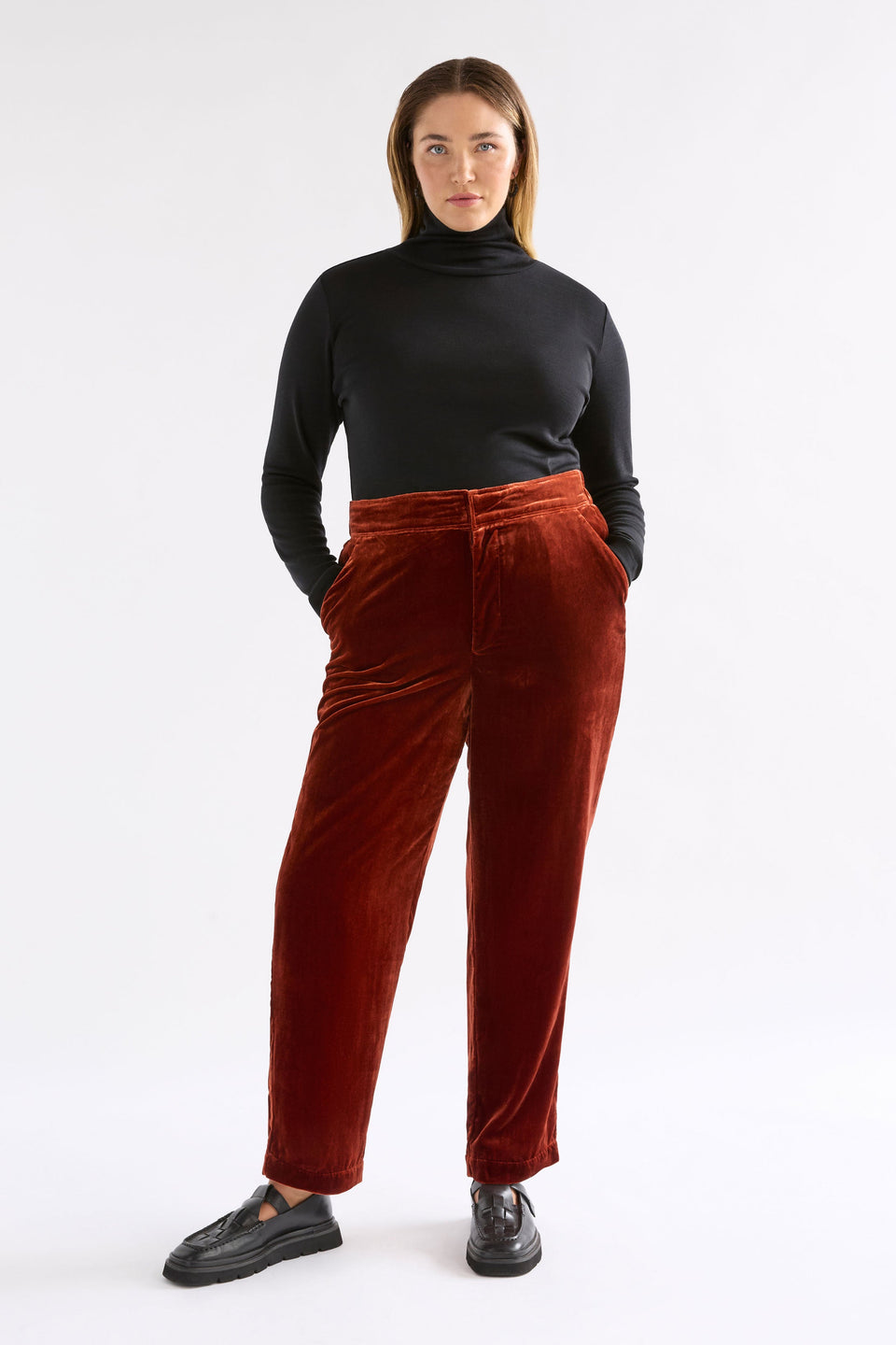 Suuri Flat-Front Waistband Tapered-Leg Velvet Pant Model Chanel Front | SPICE