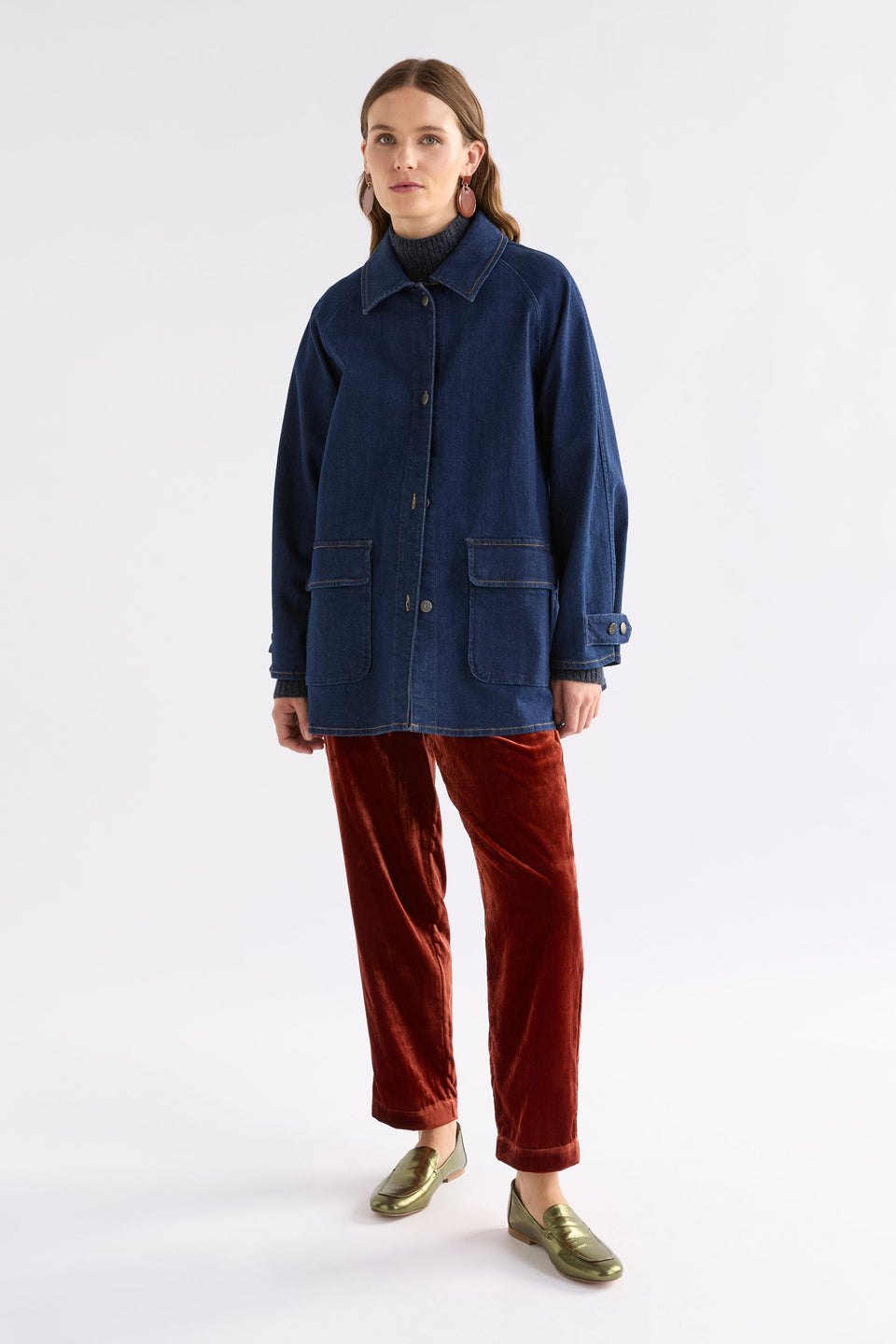 Suuri Flat-Front Waistband Tapered-Leg Velvet Pant Model Front | SPICE