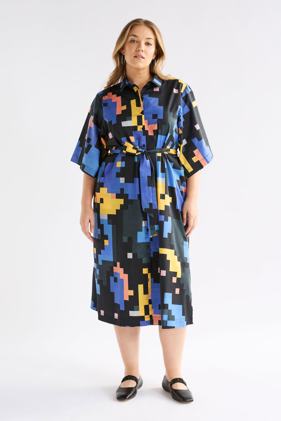 Grand Wide Short Sleeve Print Midi Shirt Dress Curve Model Front | LUCENT PRINT