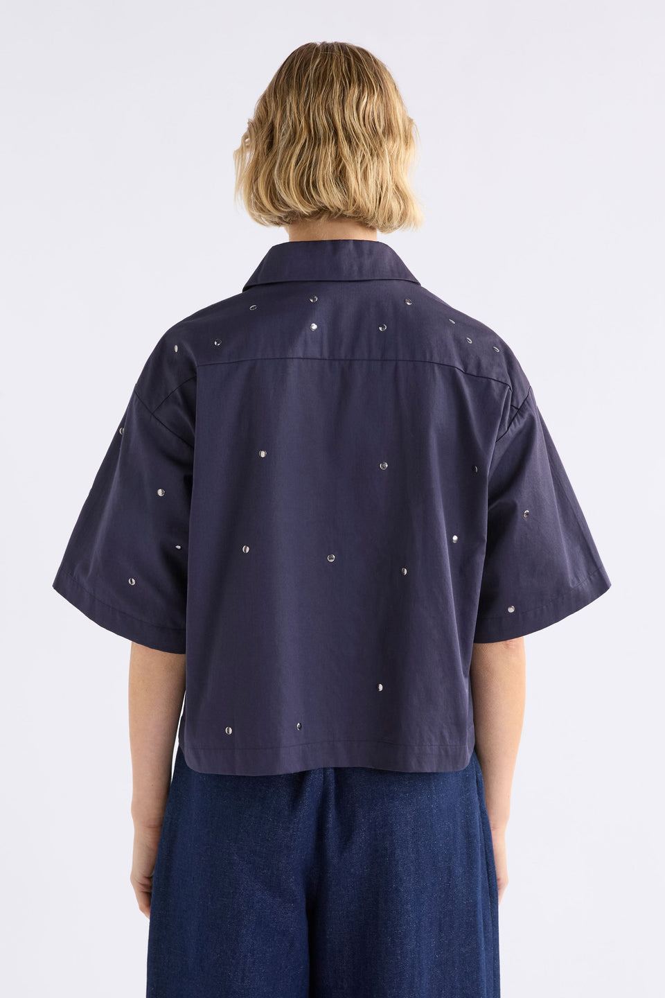 Stuud Shirt on Model Back Detail | BRIGHT NAVY