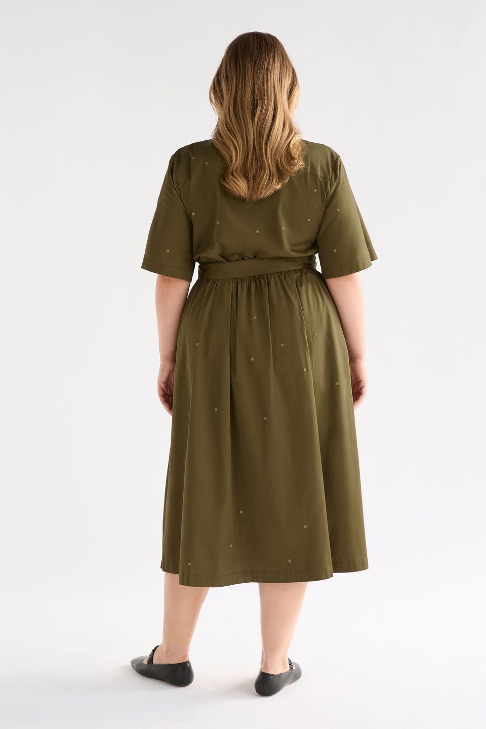 Stuud Organic Cotton Short Sleeve Long Shirt Dress with Stud detail Back on Curve Model | OLIVE