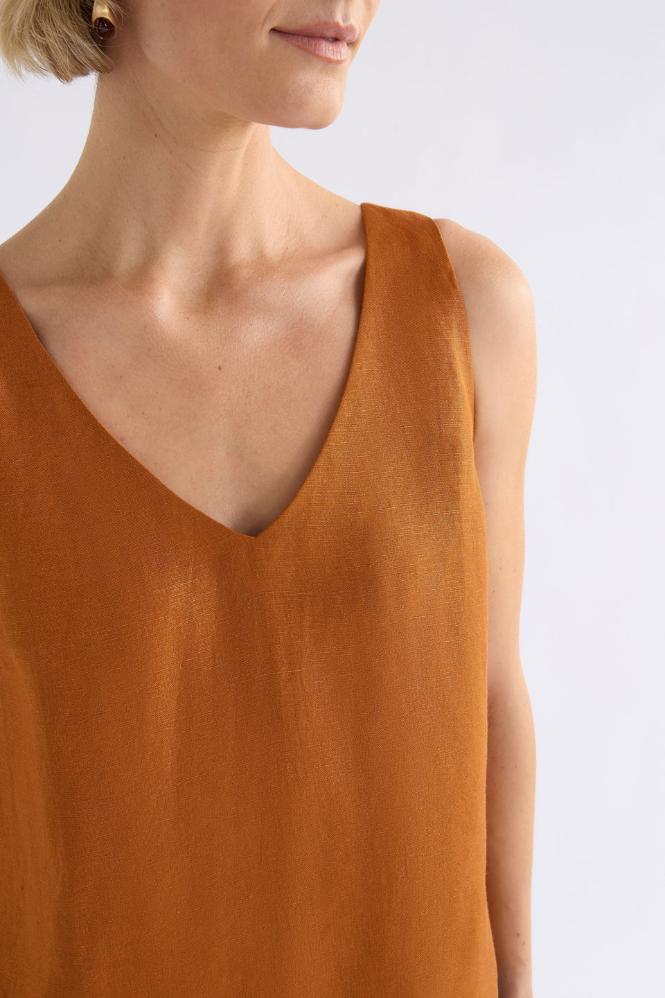 Jopa Copper Metallic Swing Sleeveless Linen Vest Tank Model front detail | COPPER