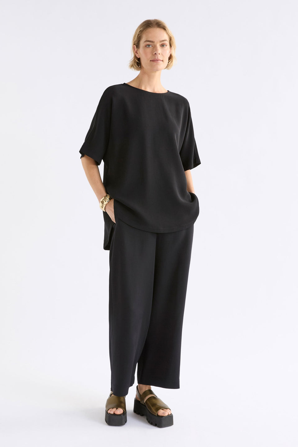 Miki Relaxed Curved Hem Tshirt Model Front Full Body | BLACK