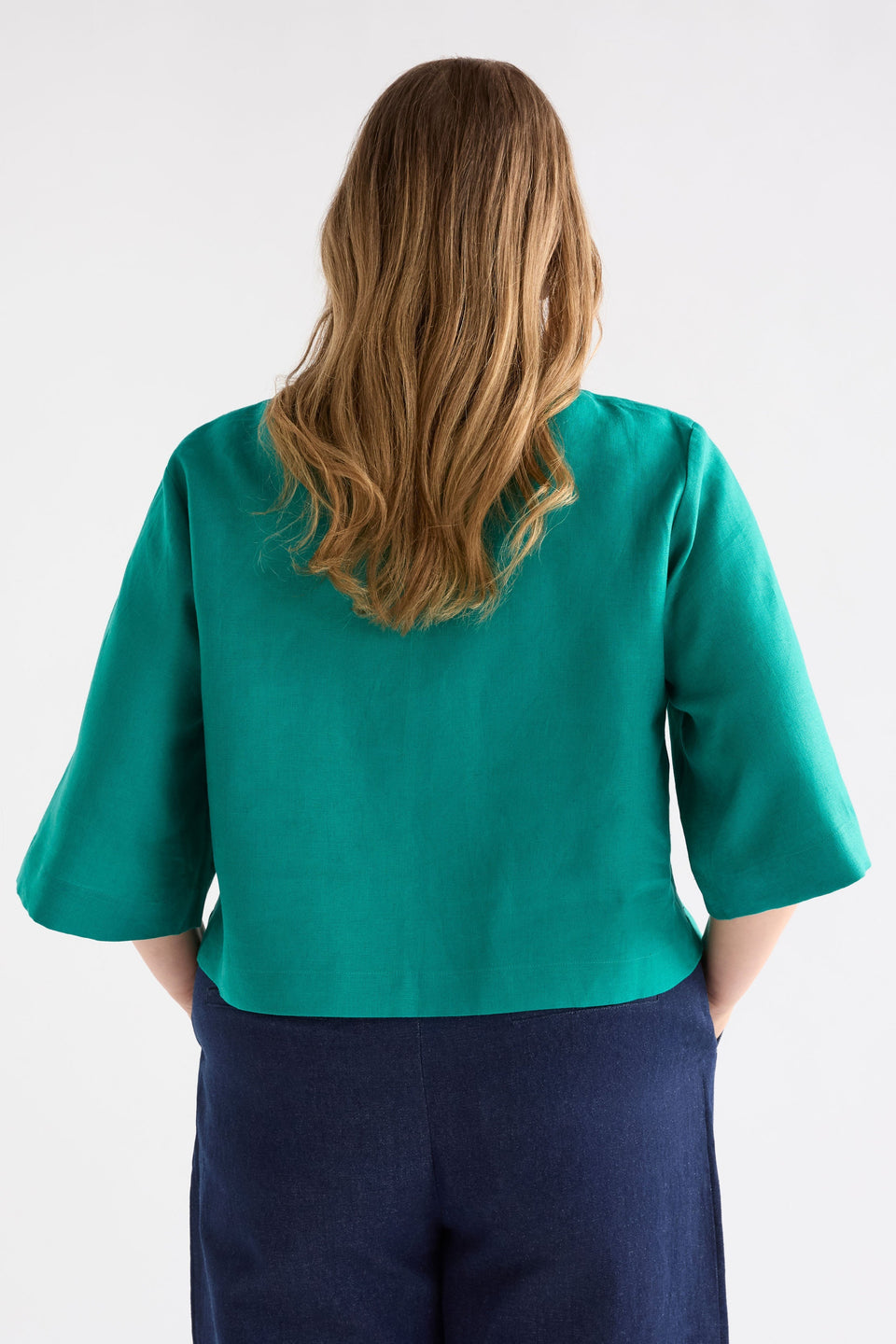 Llinen Boxy Elbow Length Sleeve Round Neck Linen Cropped Top Curve Model back | BRIGHT TEAL