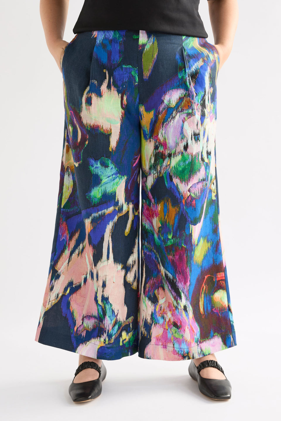 Lato Pant on Curve Model Full Length | VAARA PRINT