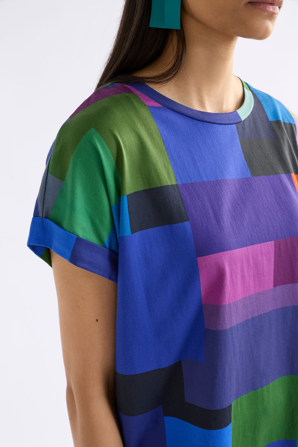 Lento Organic Cotton Bold Print Rolled Sleeve T-shirt Model Front side Detail | LUCENT TEE PRINT