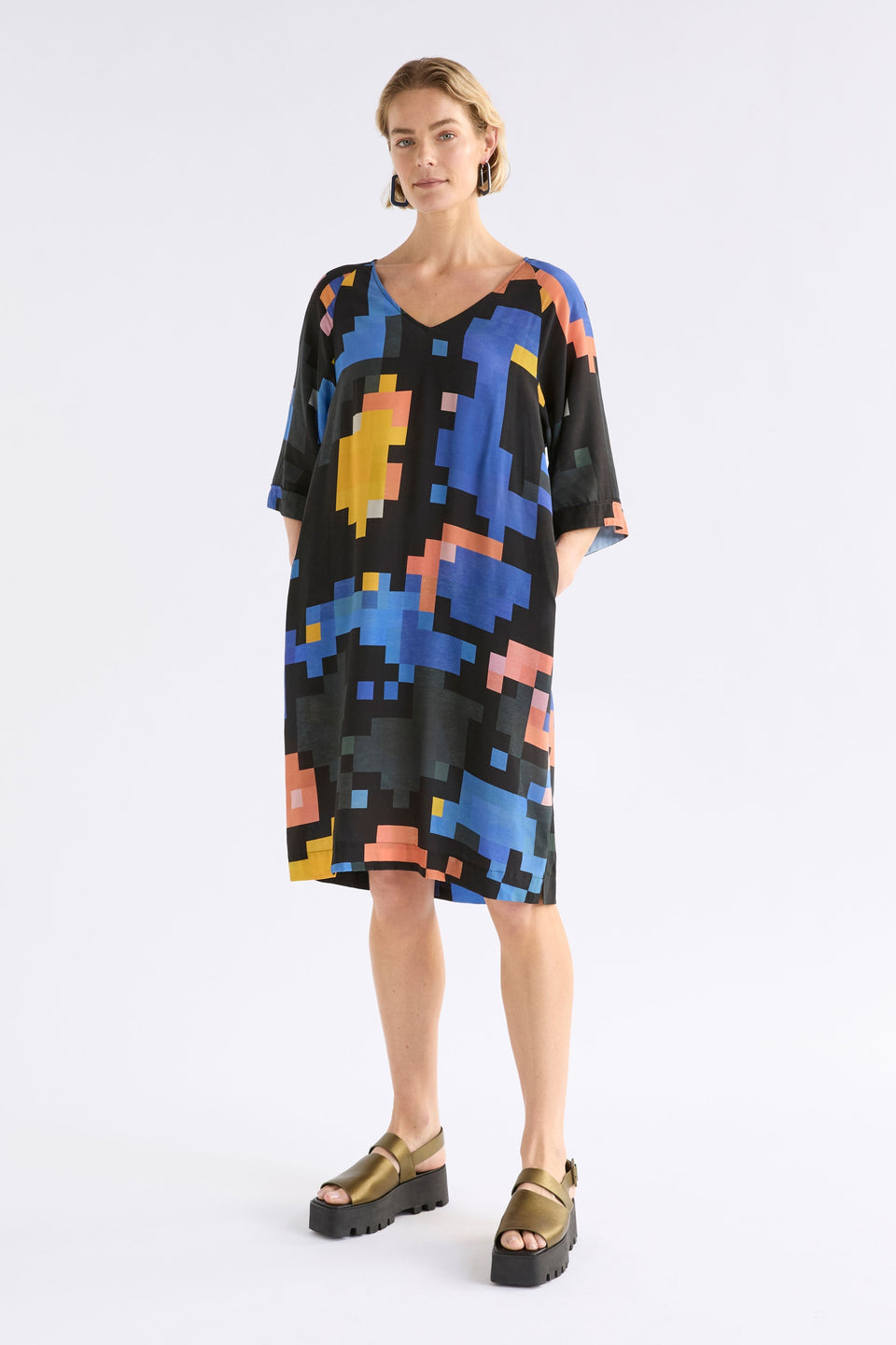 Malo Floaty V-Neck Short Sleeve Print Short Dress Model front | LUCENT PRINT