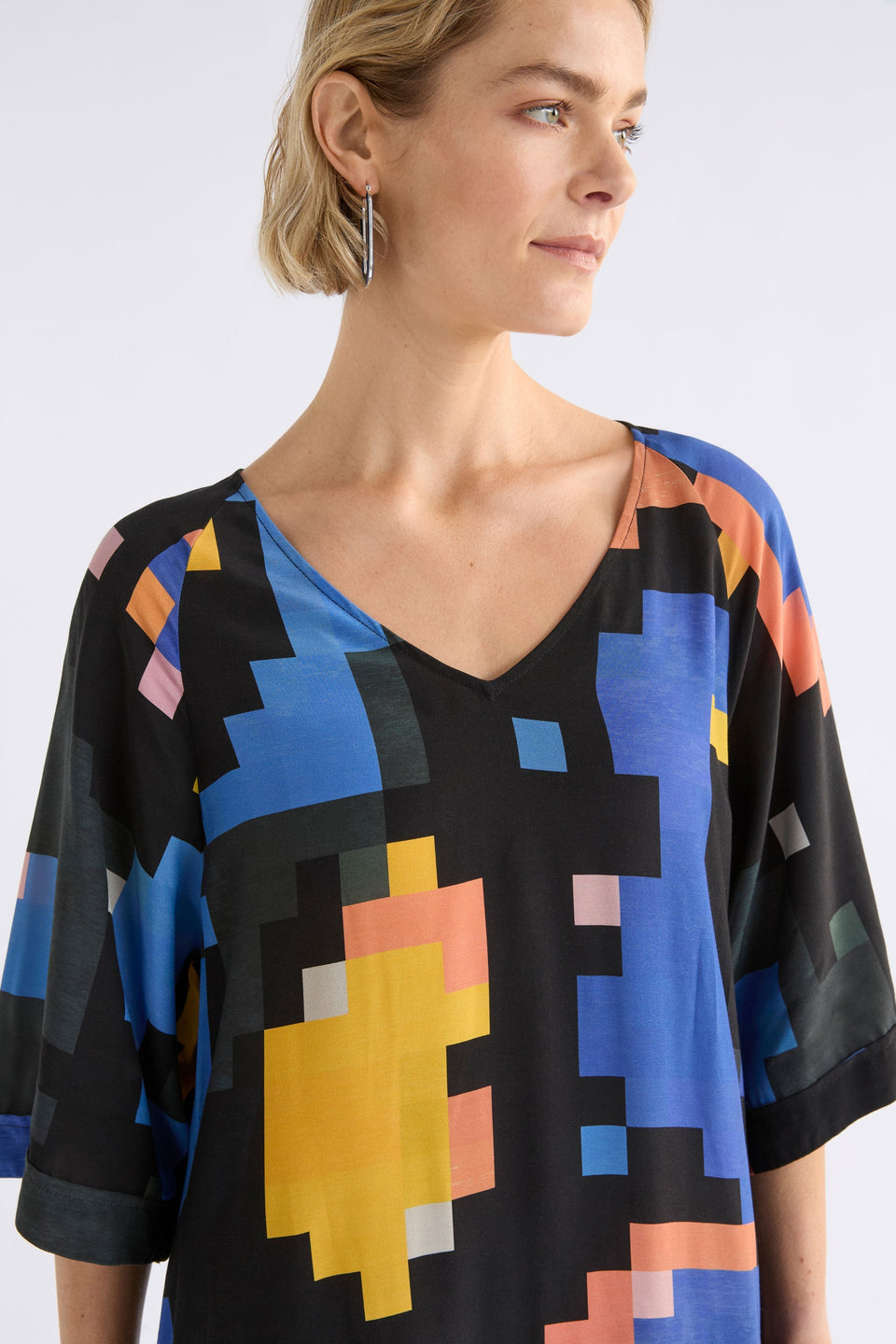 Malo Floaty V-Neck Short Sleeve Print Short Dress Model front detail | LUCENT PRINT