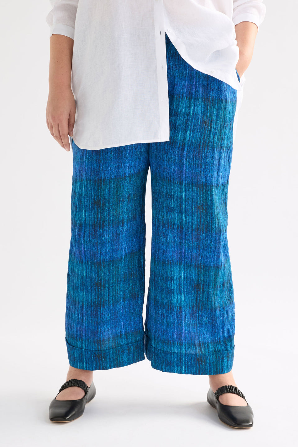 Vaalli Pant on Curve Model styled with shirt | MIKKO PRINT