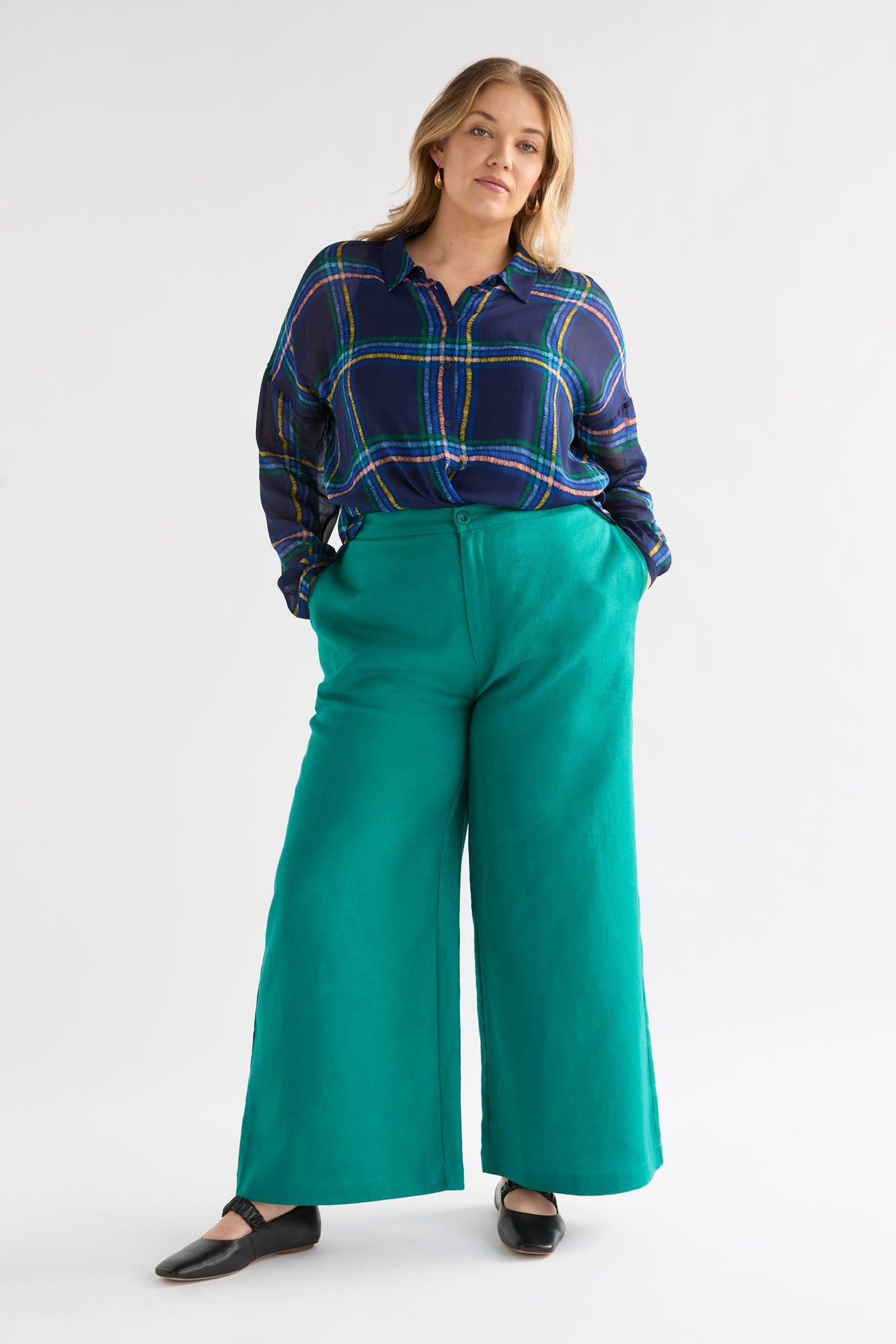 Anneli French Linen Wide Leg High Waisted Long Pant Curve Model Front | TEAL