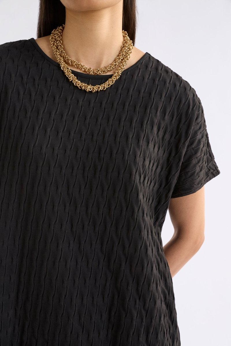 Orta Boxy Textured bubble Jersey Organic Cotton Tee Model front detail | BLACK