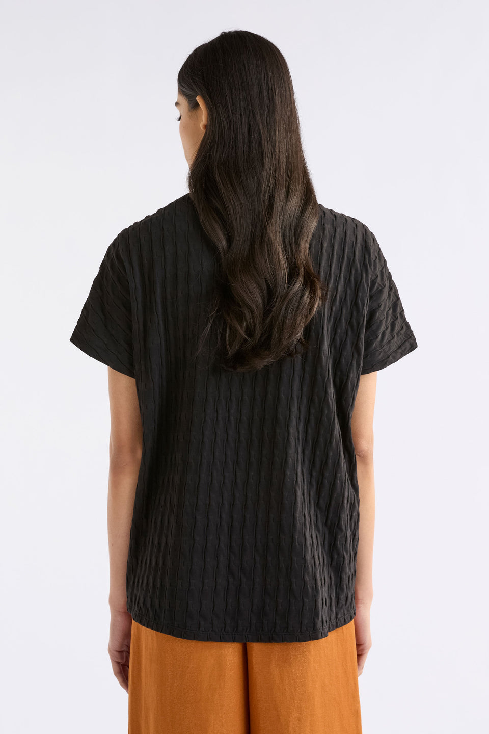 Orta Boxy Textured bubble Jersey Organic Cotton Tee Model back | BLACK