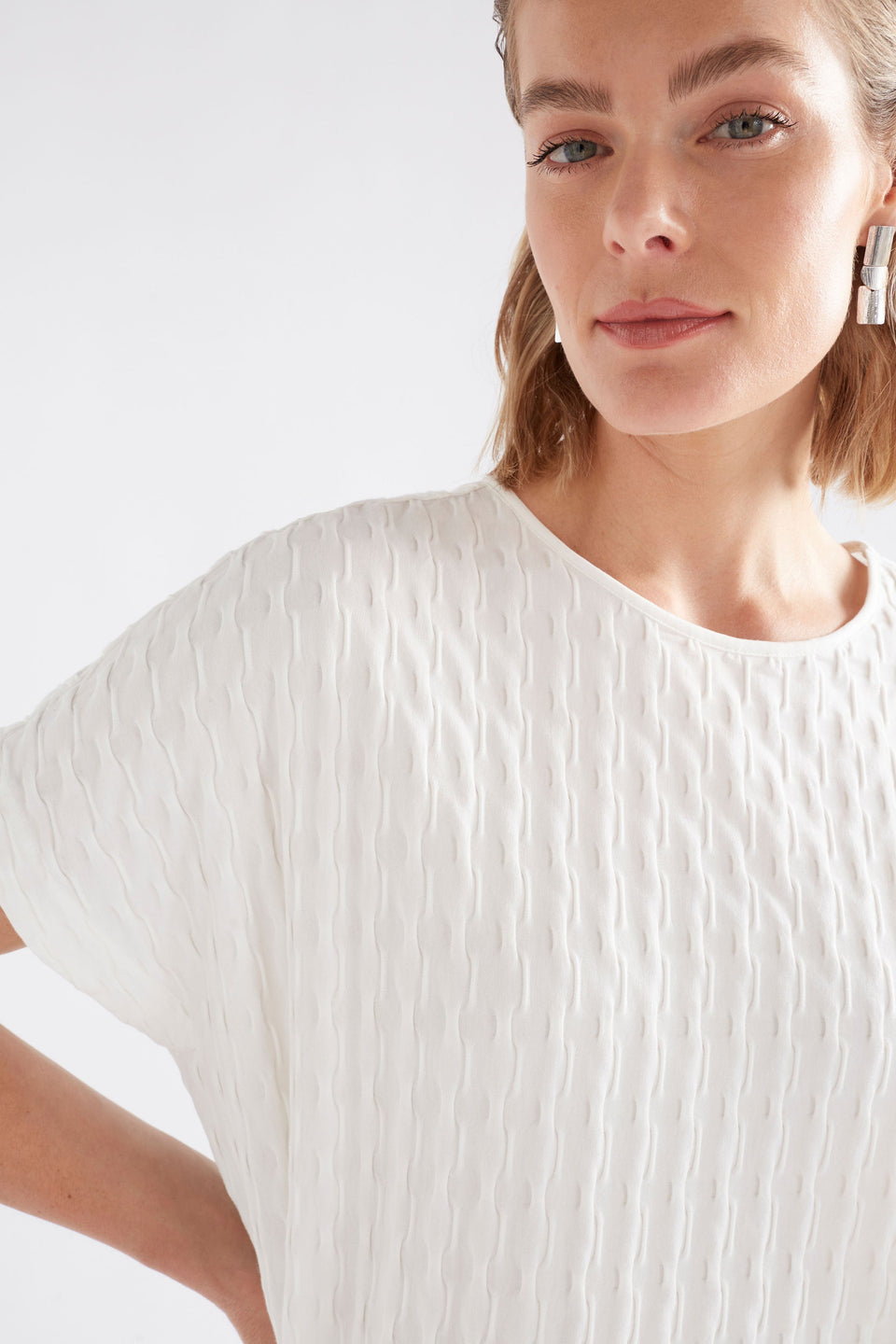 Orta Boxy Textured bubble Jersey Organic Cotton Tee Model front detail | WHITE