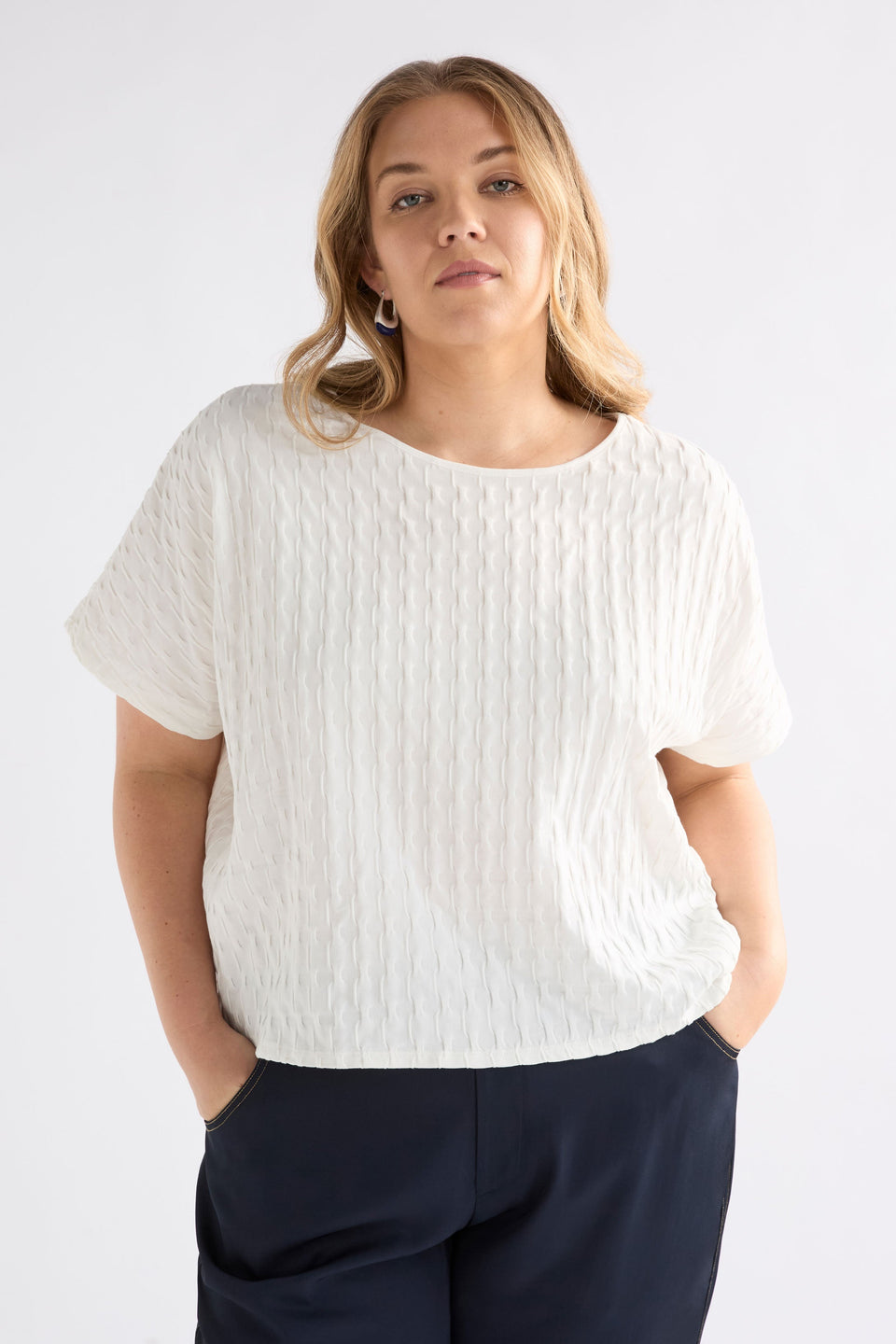 Orta Boxy Textured bubble Jersey Organic Cotton Tee Curve Model front | WHITE