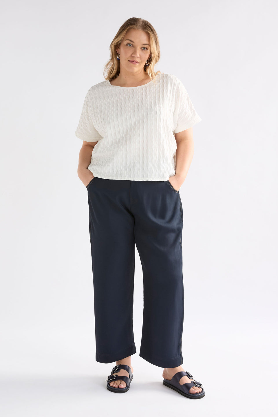 Orta Boxy Textured bubble Jersey Organic Cotton Tee Curve Model front full Body | WHITE