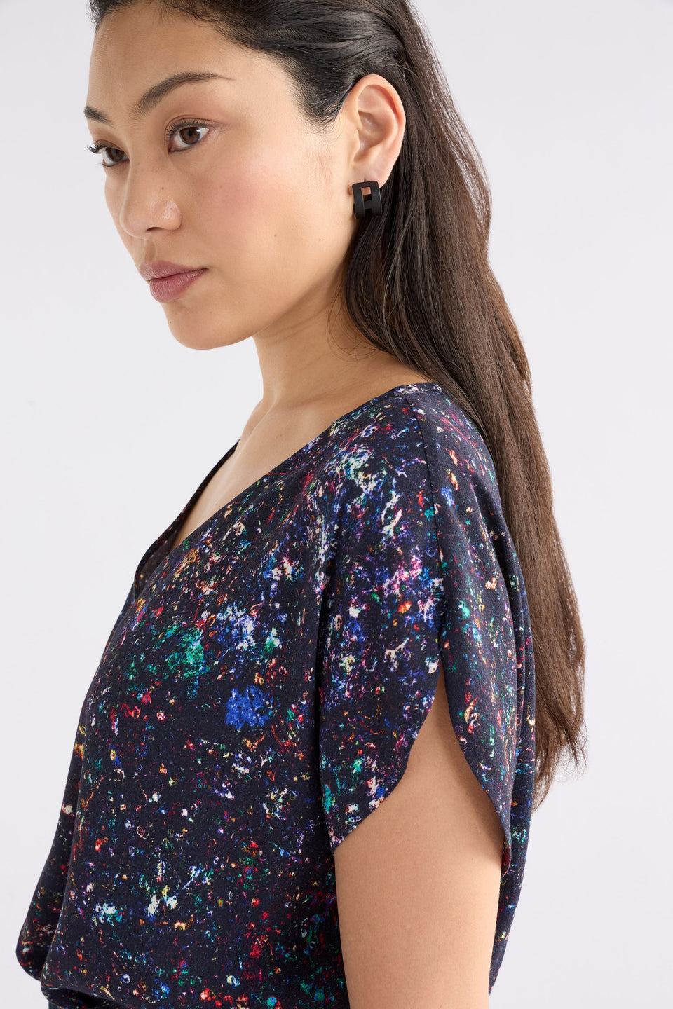 Solina V Neck Tulip Sleeve Short Sleeve Print Top Model Sleeve detail | TOLA PRINT