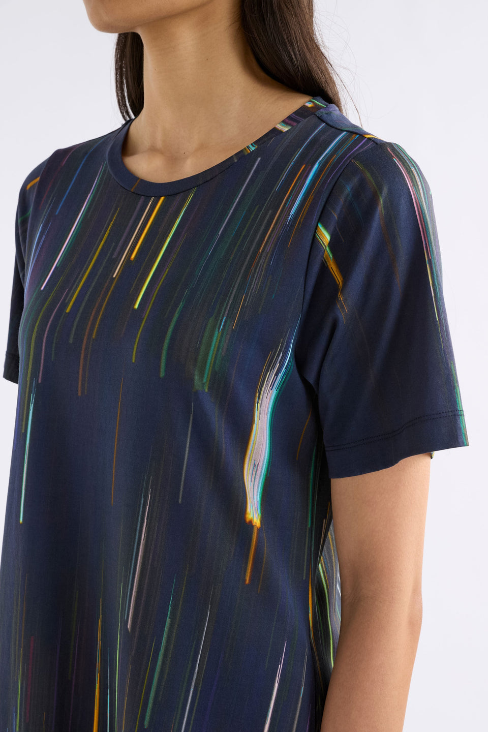 Mekko Short Sleeve Midi Navy Print T-Shirt Dress Model Front Detail | ALINEA PRINT