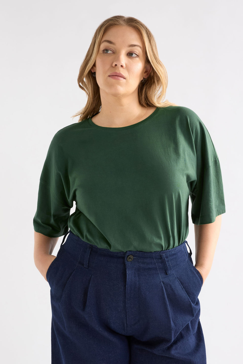 Kovaa Tee on Curve Model close up | FIR