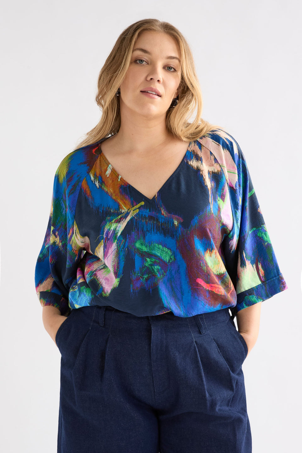 Moda Floral Print Silky V-neck Top Curve Model front | VAARA PRINT