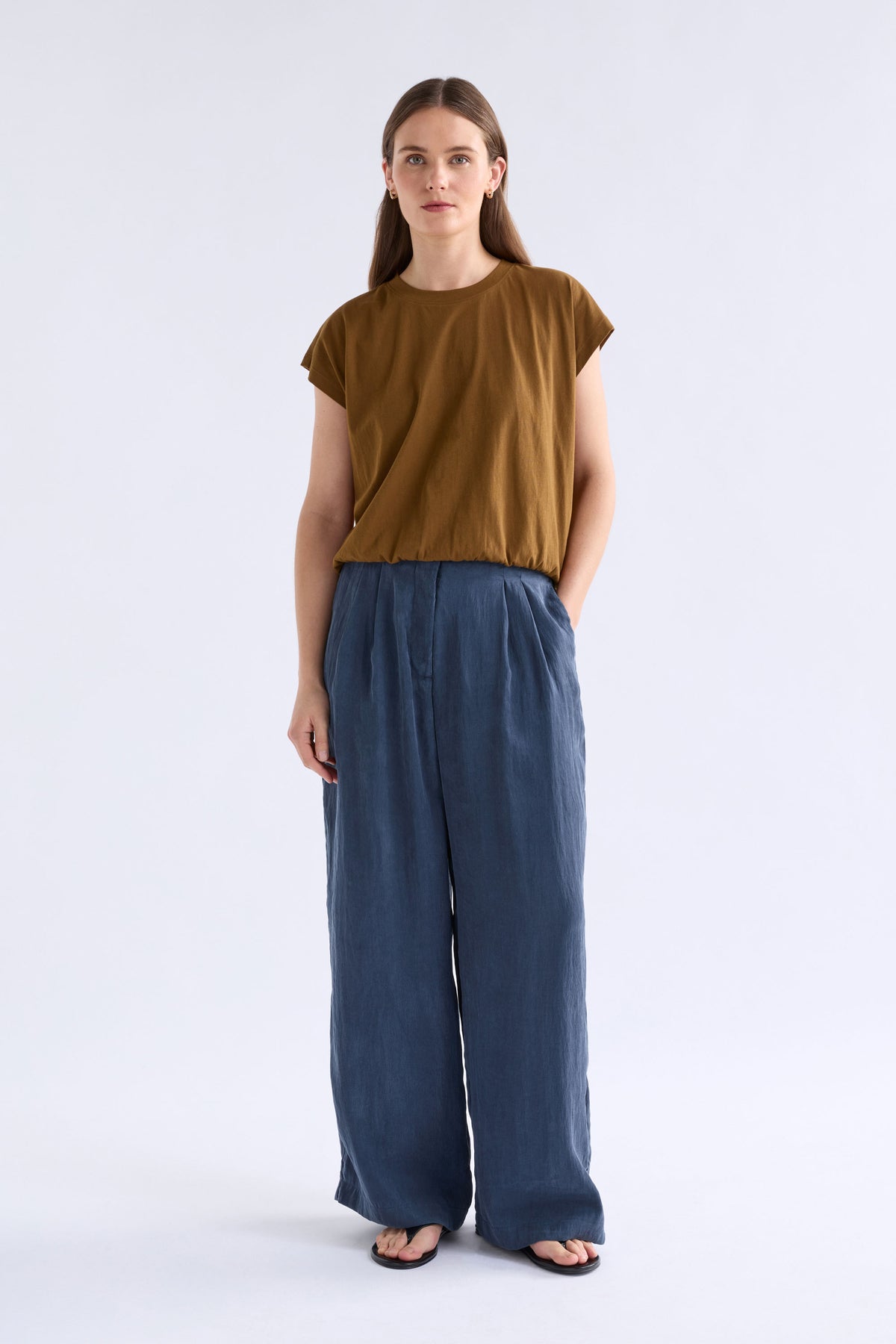 Kruis Tee Shiraz Tops - ELK | DARK TOFFEE