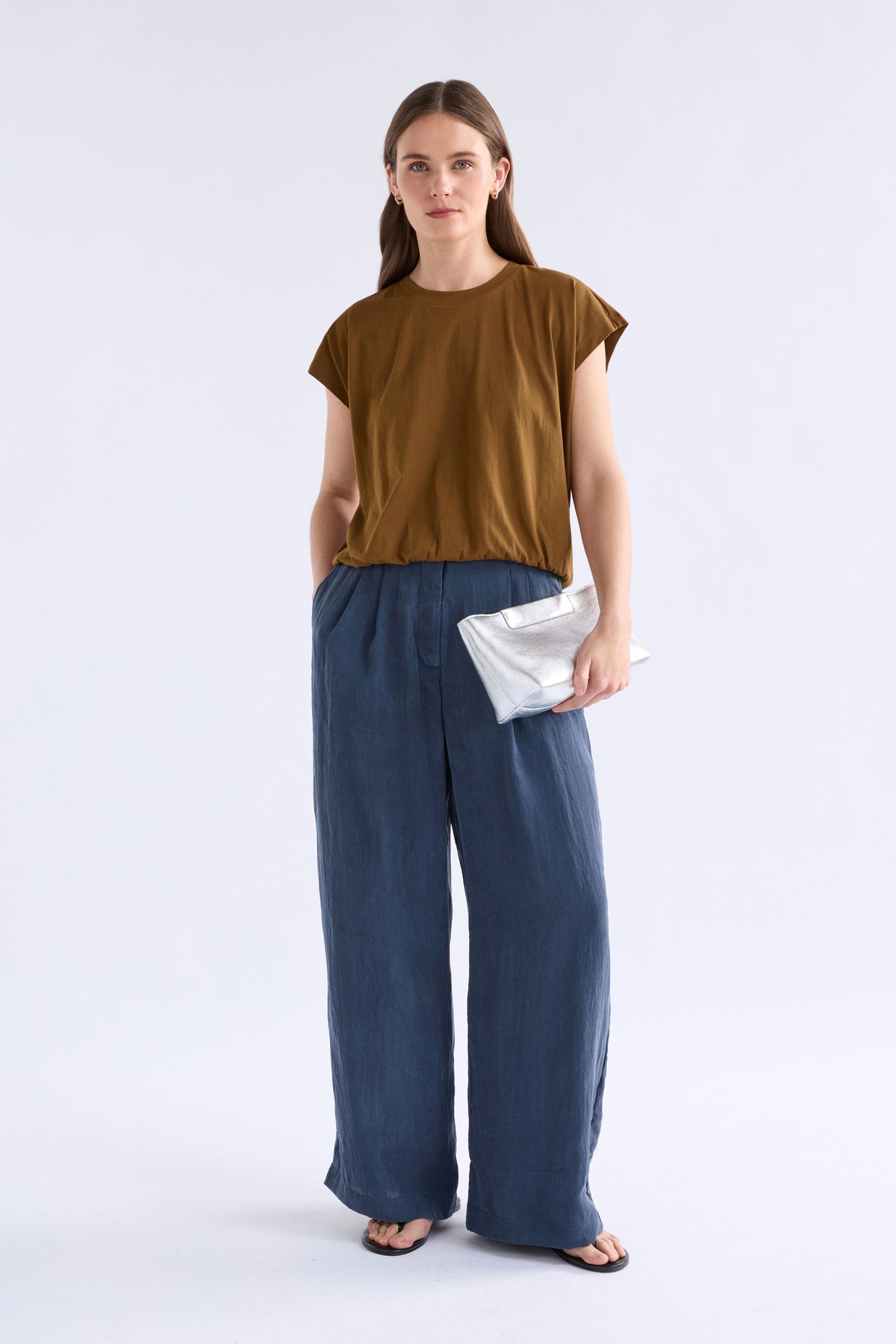 Kruis Tee Shiraz Tops - ELK | DARK TOFFEE