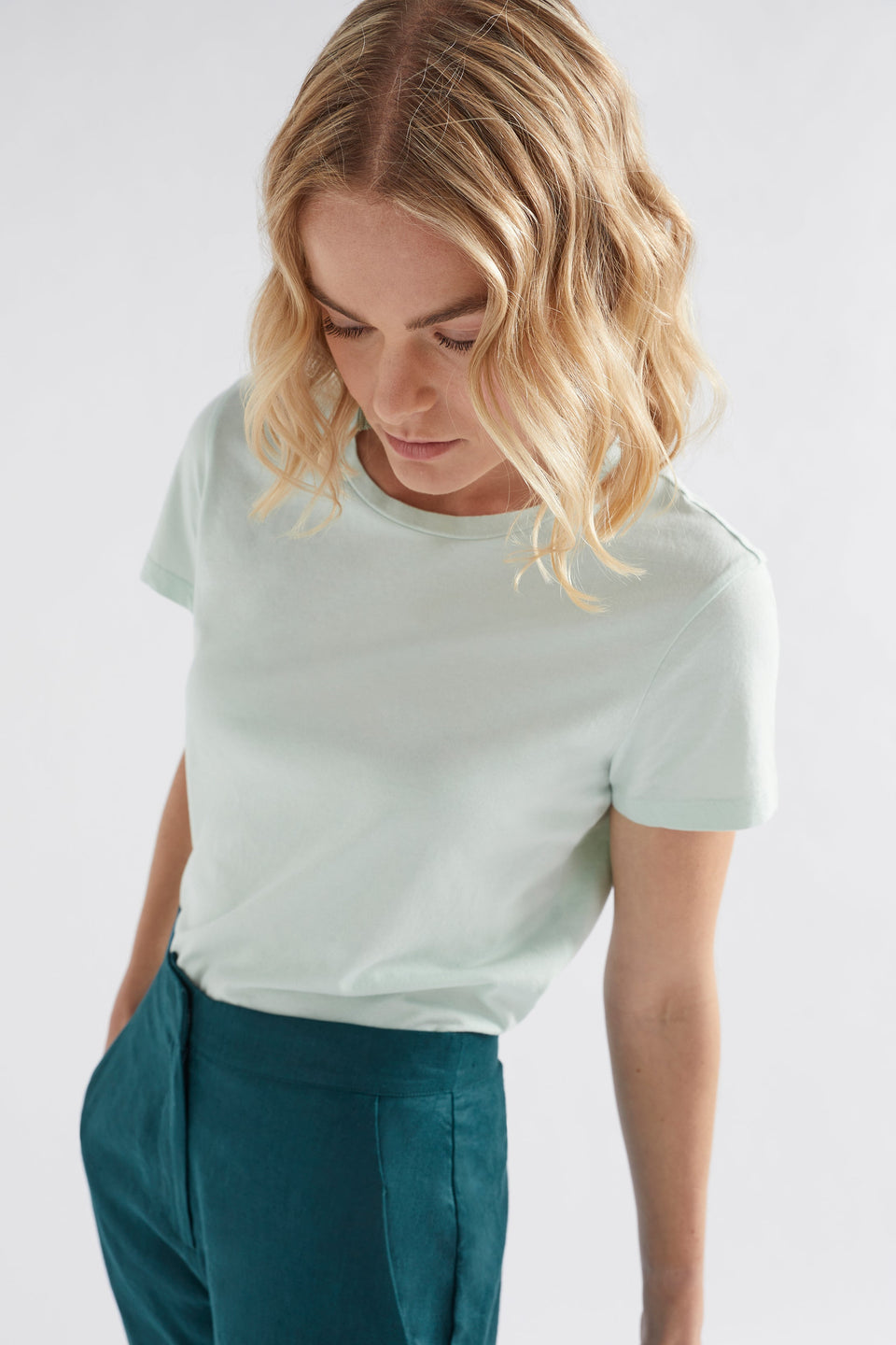 Henning Organic Cotton Tee Model close up| MINT