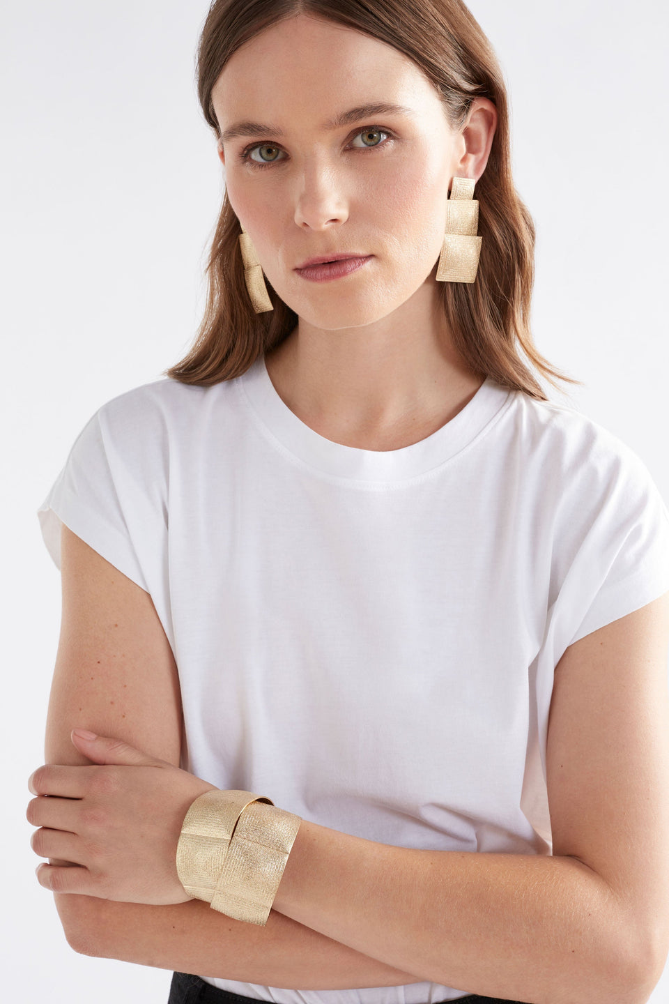 Metri Geometrical Metallic Cuff Bangle Model with matching Metri Earring | GOLD