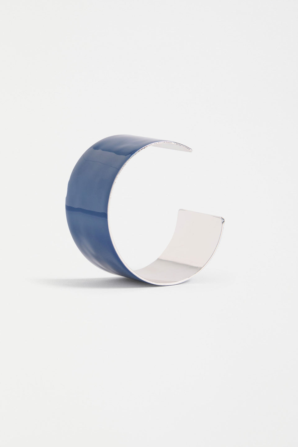 Innfellt Metal Coloured Enamel Wide Flat Bangle | DENIM BLUE