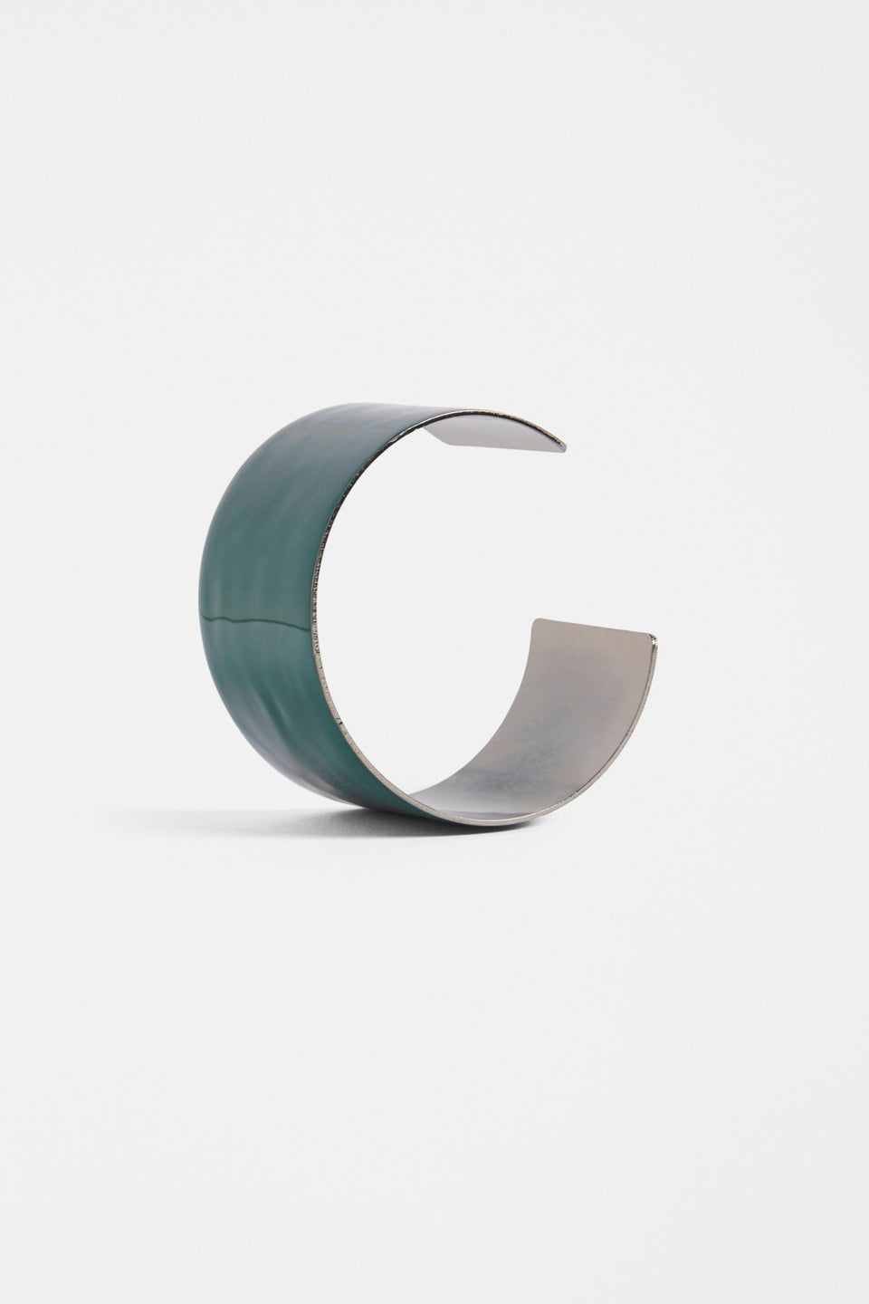 Innfellt Metal Coloured Enamel Wide Flat Bangle | JASPER