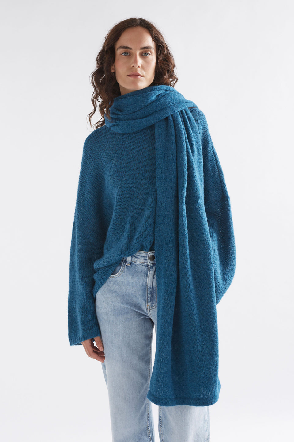 Agna Alpaca Merino Wool Scarf Model | PEACOCK