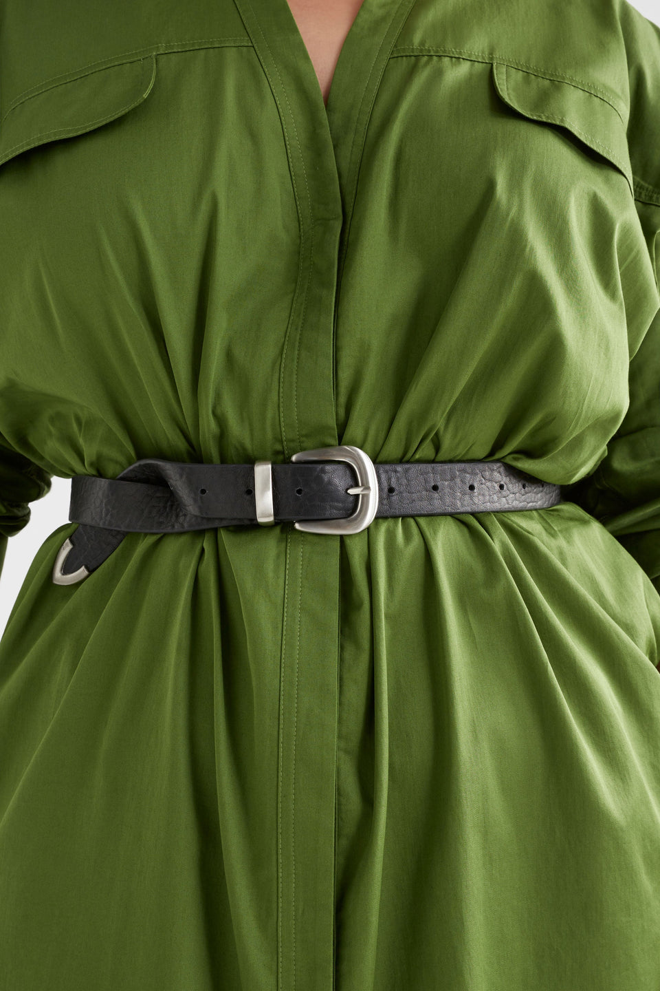 Lumme Western Inspired Leather Belt with Brushed Metal Hardware Model Detail | BLACK