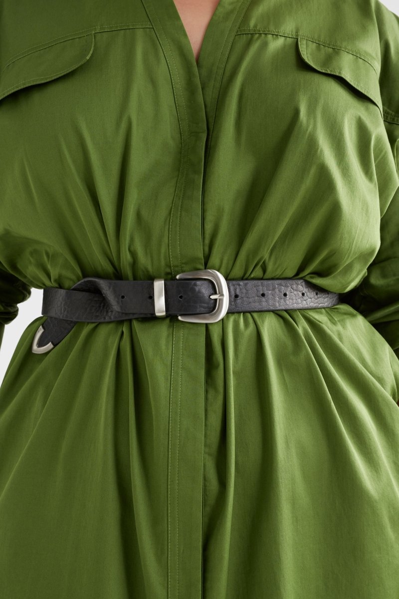 Lumme Western Inspired Leather Belt with Brushed Metal Hardware Model Detail | BLACK