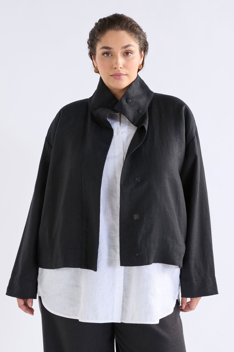 Hofer Funnel Neck Linen Snap Closure Short Jacket Model Front | BLACK