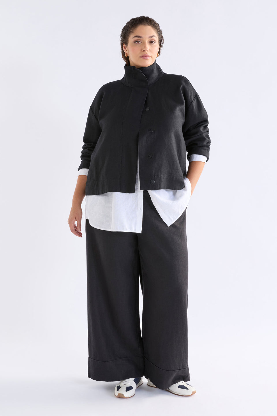 Hofer Funnel Neck Linen Snap Closure Short Jacket Model Front full Body | BLACK