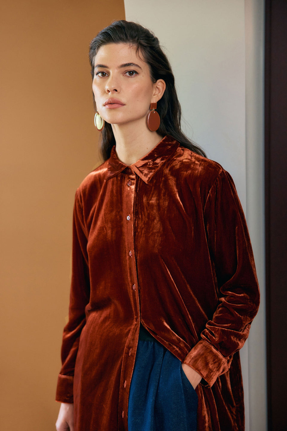 Suuri Velvet Scooped Hem Midi Shirt Dress Model Campaign detail | SPICE