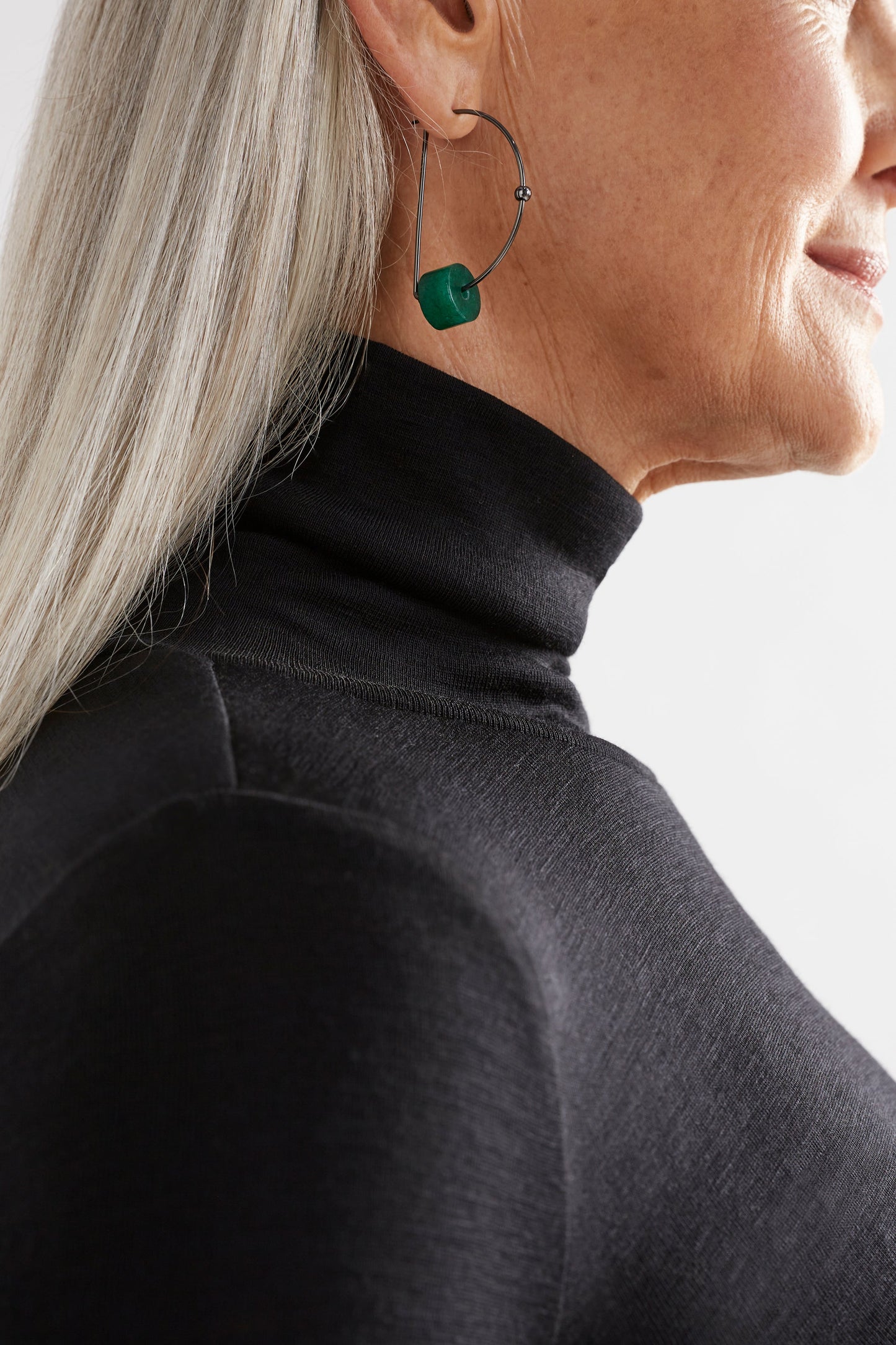 Kivi Half Moon Shape Hoop Earring with Bead Model Detail | GUNMETAL
