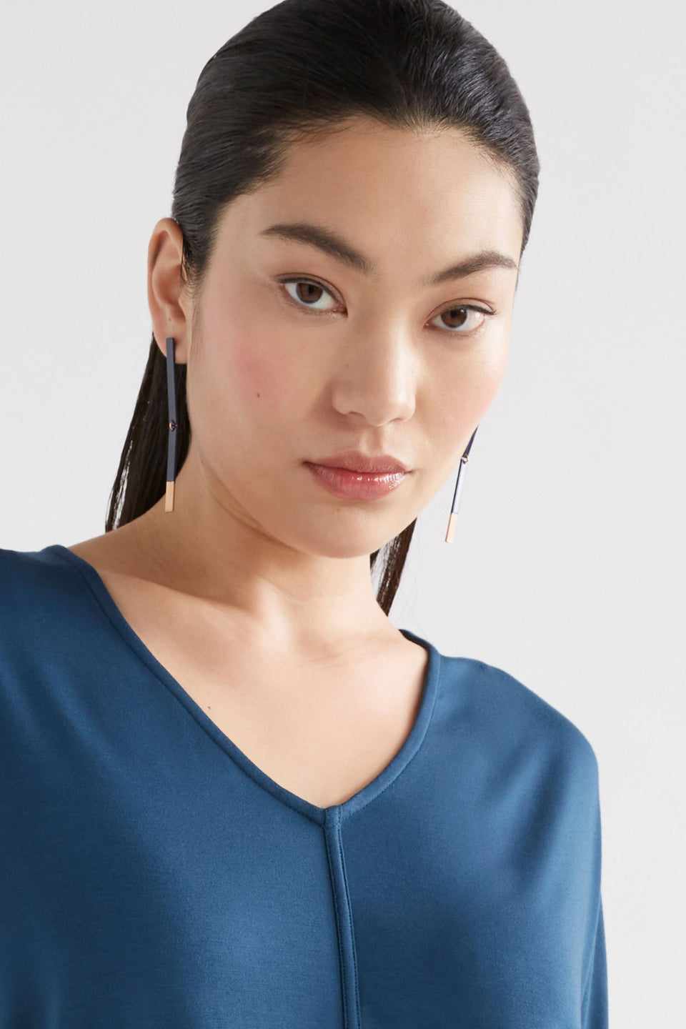 Umi Lightweight Coloured Long Strip Drop Earring Model | BRIGHT NAVY